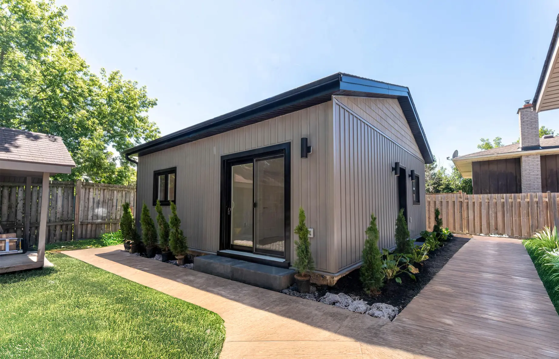 Detached 4.5 meter 1 bedroom